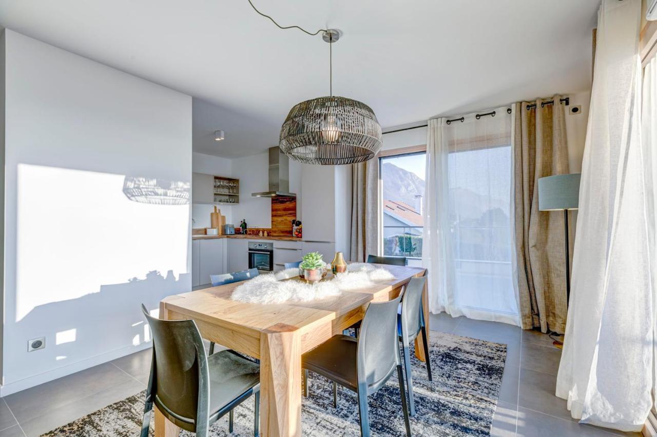Serenity - 3 Bedroom Top Floor Apartment Parking & Lake View Terrace Annecy Bagian luar foto